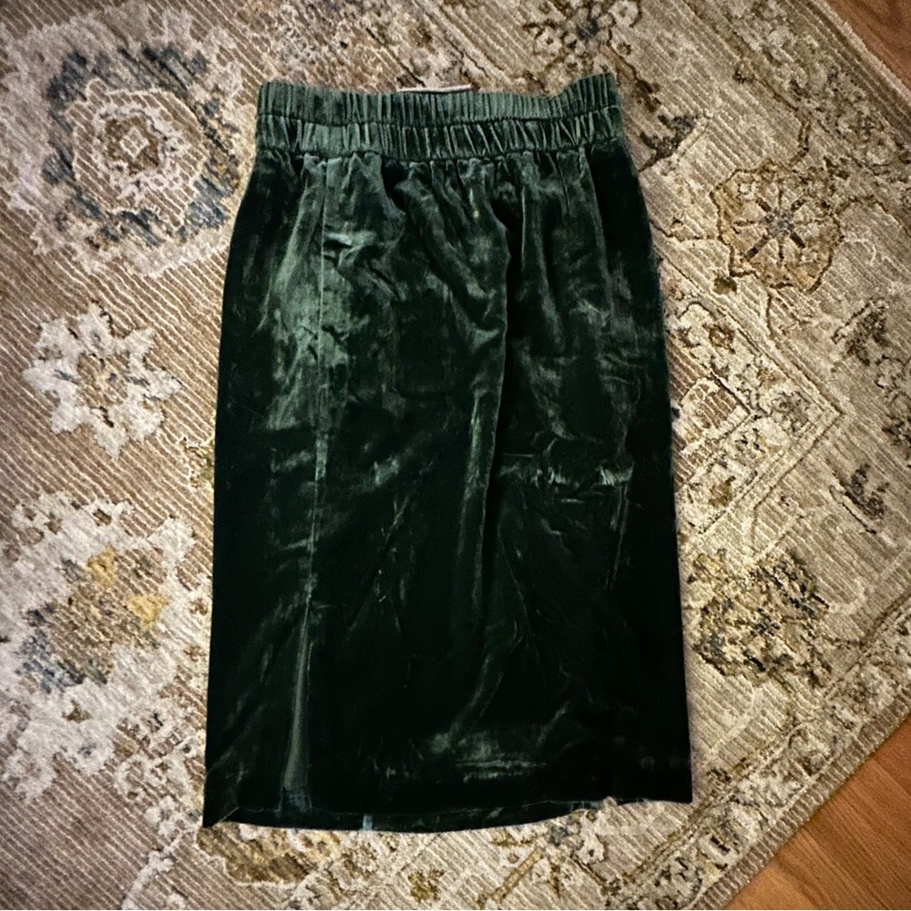 J. Crew velvet midi skirt 🤍 Medium 🤍 Elastic waist